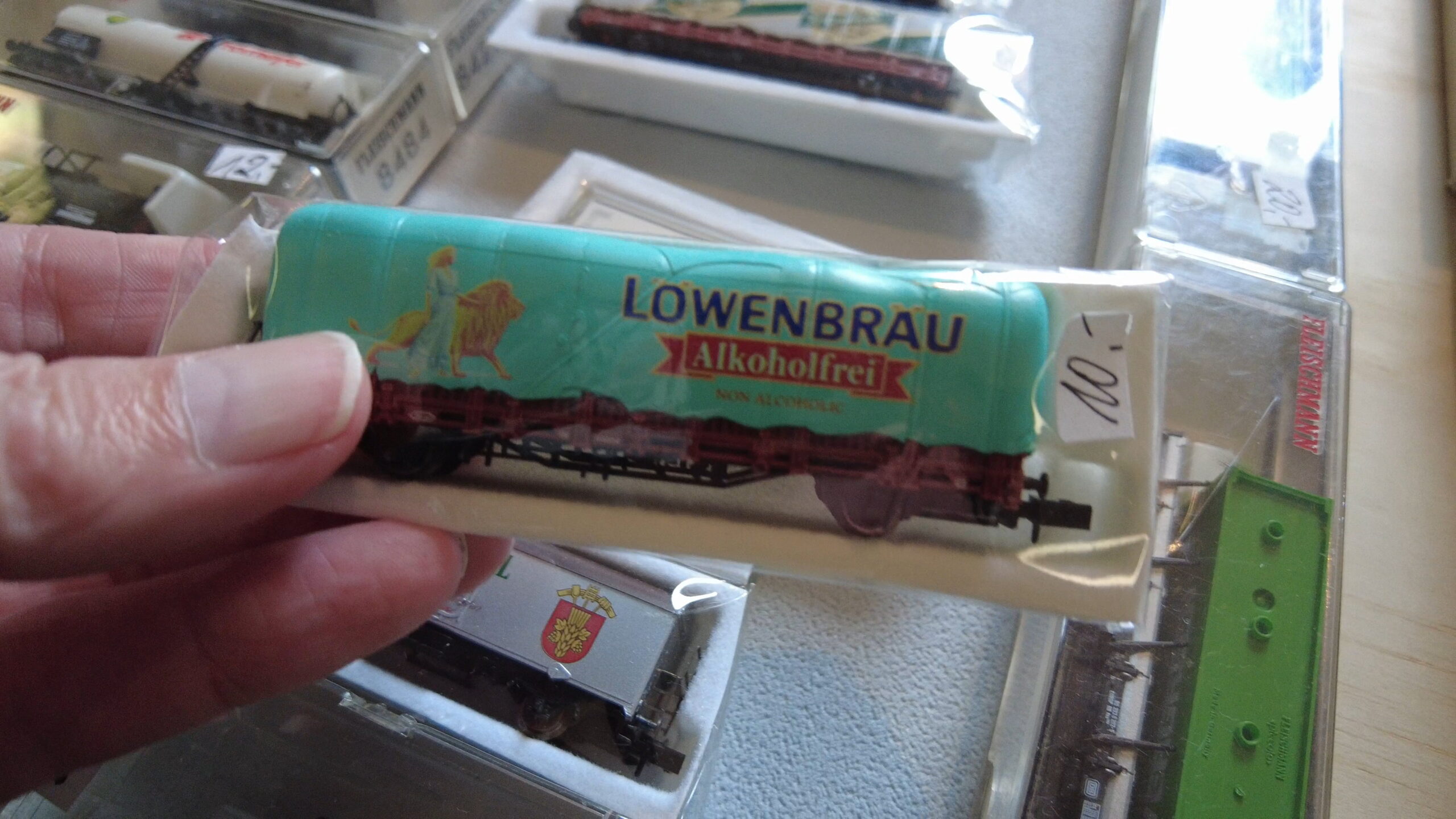 Arnold Löwenbräu Alkoholfrei – rongenwagen met dekzeil
